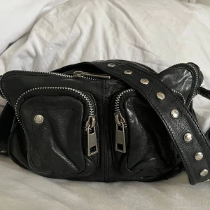 Nunoo väska  - Använd men inga större defekter😌 