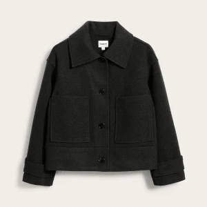 Svart kappa från Kappahl  - Jätte snygg kappa från kappahl, använder inte längre, köpt för 900 men säljer nu för 300