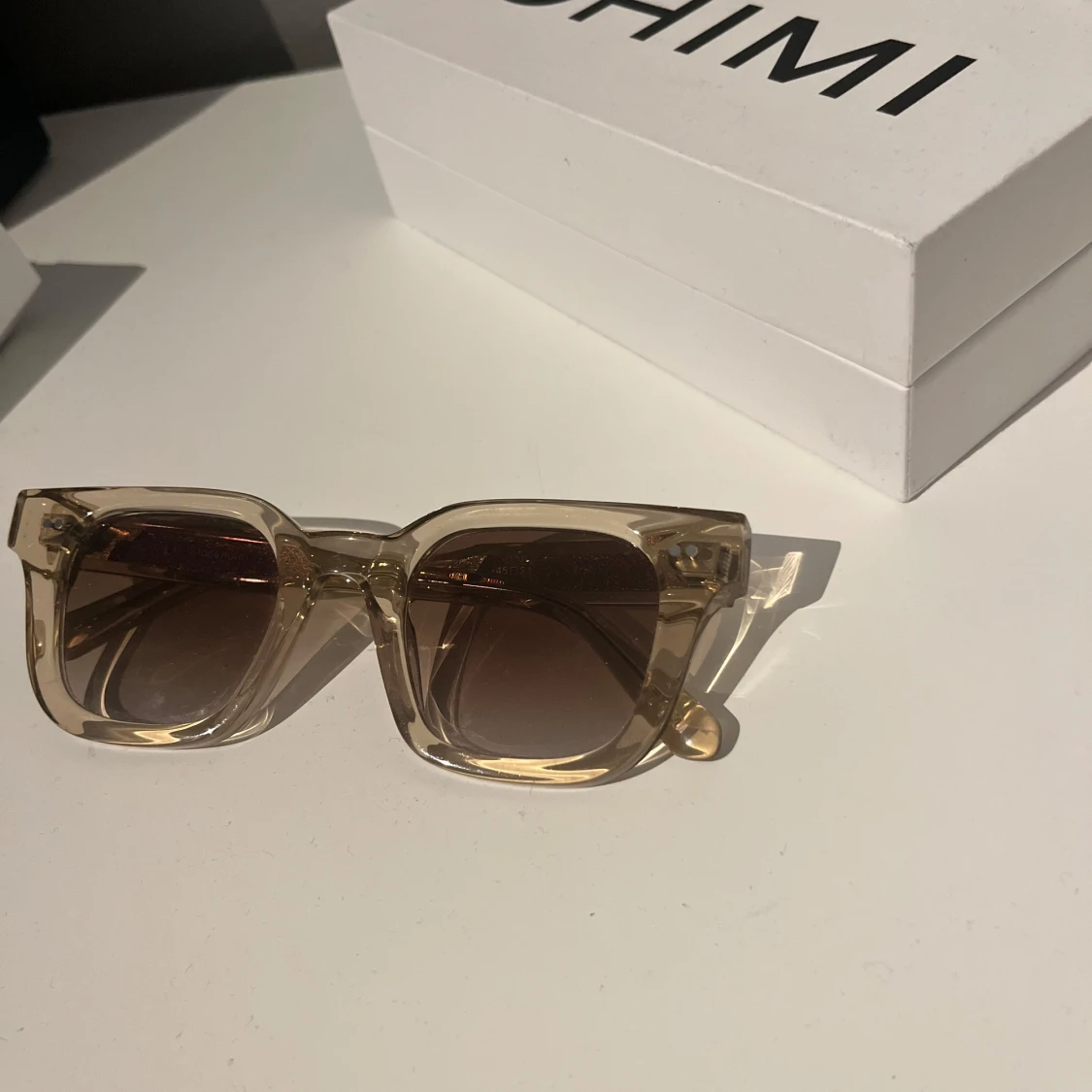 Transparenta solglasögon från CHIMI - 1