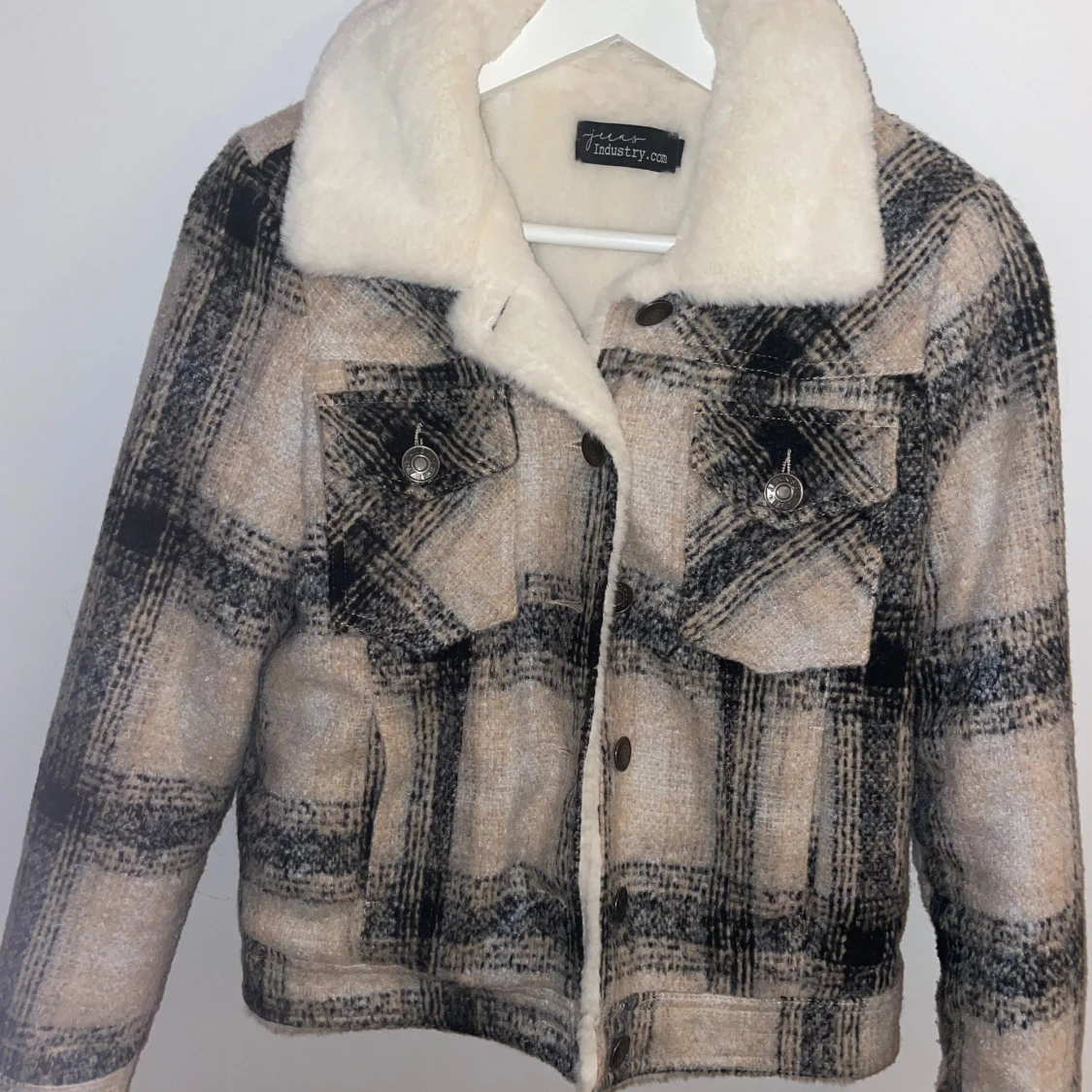 Rutig jacka med teddyfoder 