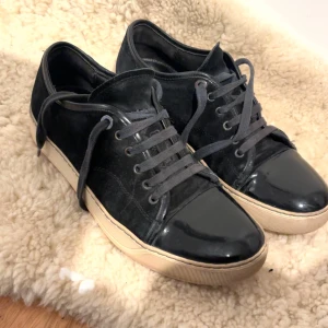 Svarta lanvins  - Säljer dessa lanvins i topp skick, inga defekter och rengörs innan leverans, vid frågor kontakta via dm😊kan gå ner i pris vid snabb affär