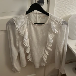 Söt blus Gina tricot - En fin blus från Gina tricot!