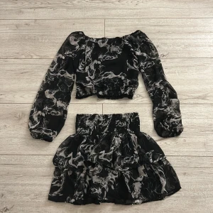 Svart vitt set från Kappahl 💓 - Svart vitt ser från Kappahl, i storleken 158/164. Säljer detta sättet för det har inte används på länge och används knappast någonting❤️😽