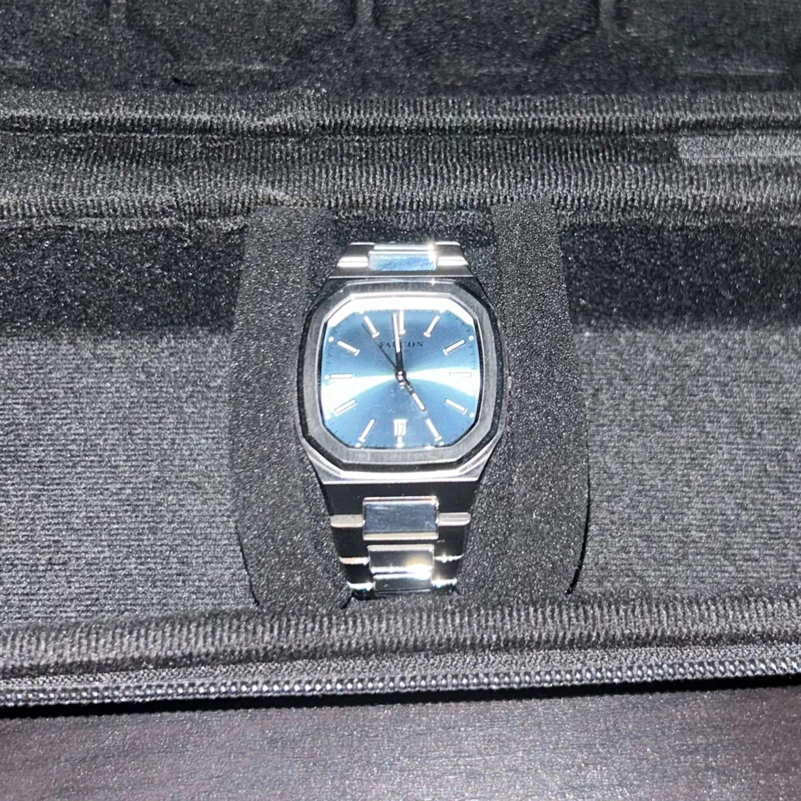 Silverfärgad klocka från Faucon