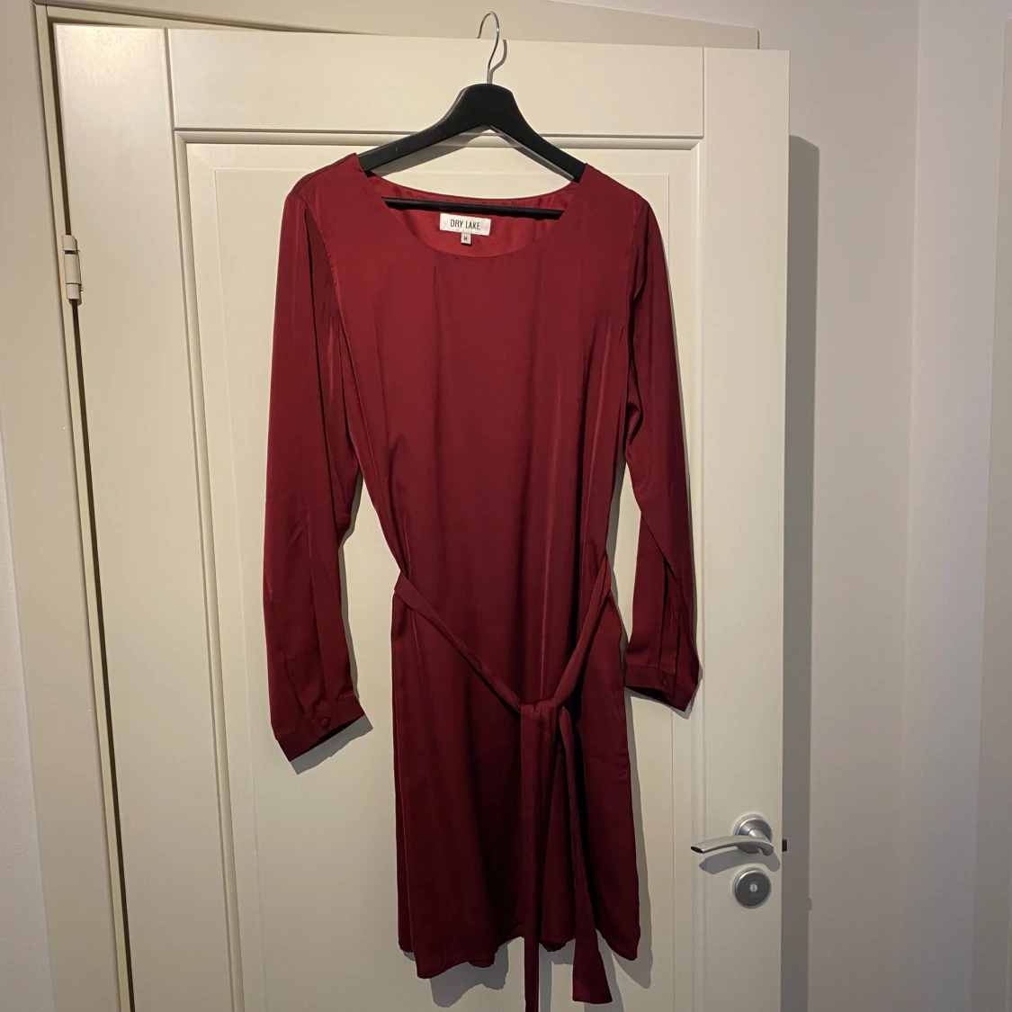 Vinröd klänning från Day Like