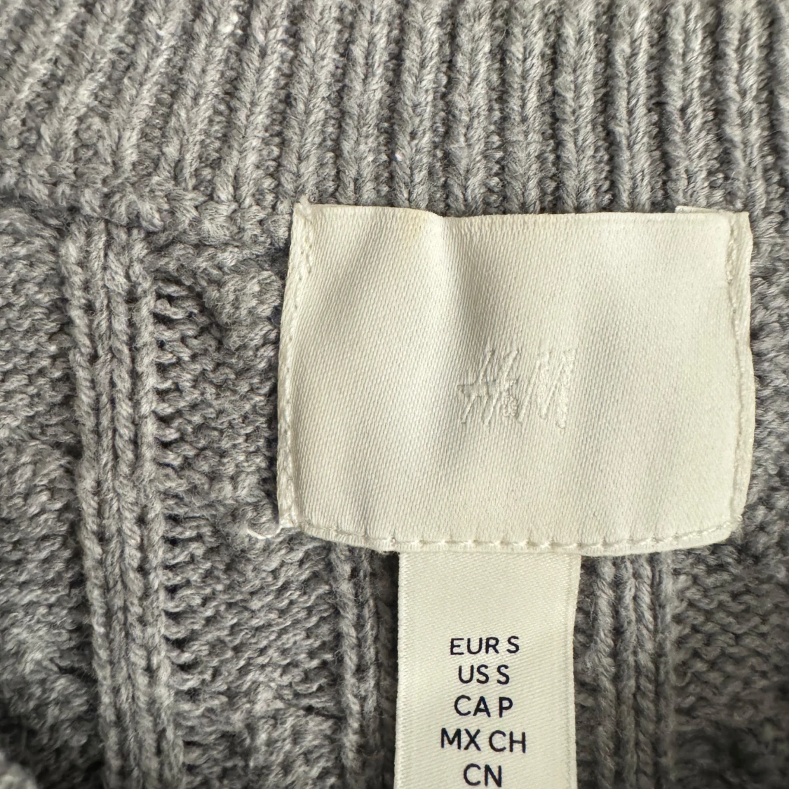 Grå stickad kofta från H&M - 1