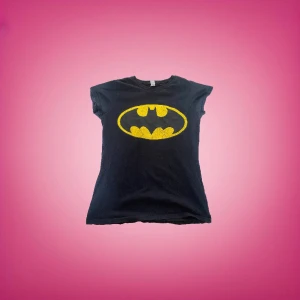 batman t shirt 🔥 - en skit cool baggy batman t shirt som inte kommit till användning men fint skick 🤍😋