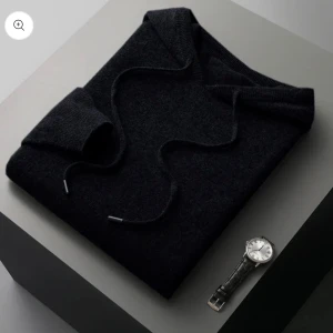 Cashmere hoodie  - Hej säljer en cashmere hoodie helt ny skriv vid frågor lägg gärna prisförslag storlek s passar mellan 170-180 pris 699