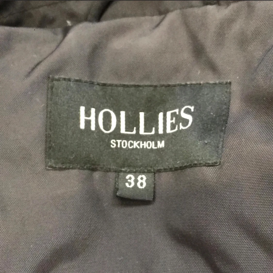 Svart dunjacka från Hollies - 2