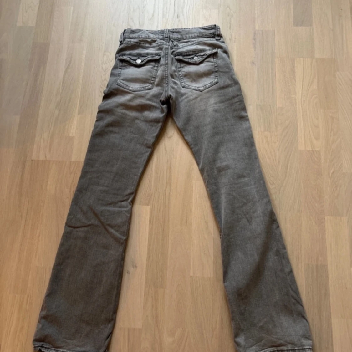 Grå bootcut jeans - 3