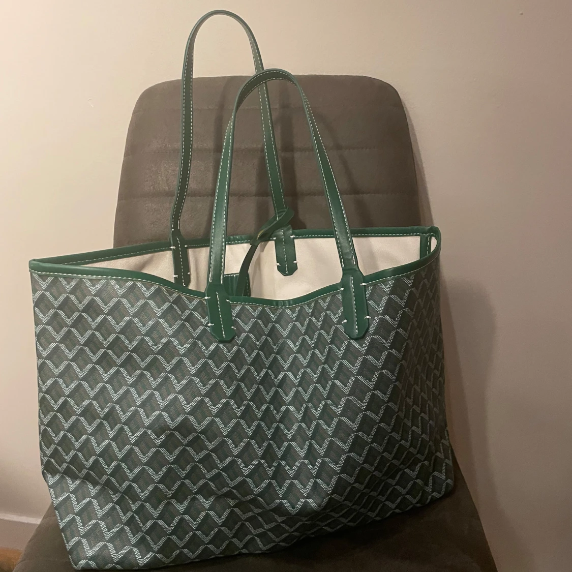 Grön väska  - 1