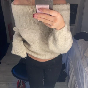 stickad tröja från gina - säljer denna fina tröja från gina🩷har inte använt på länge och inte använt den alls många gånger!