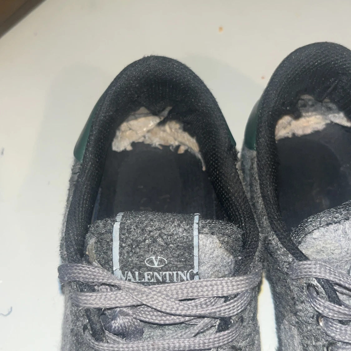 Grå sneakers från Valentino - 90