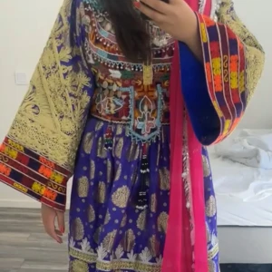 Afghansk klänning  - Använd 1 gång. Köpte för 2000 säljer för 1500 det är one size 