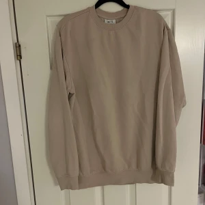 Beige tröja - Beige tröja från HM. Storlek small.