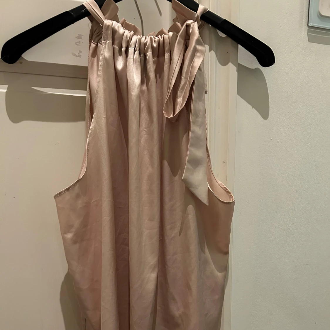 Champagnefärgad halterneck topp