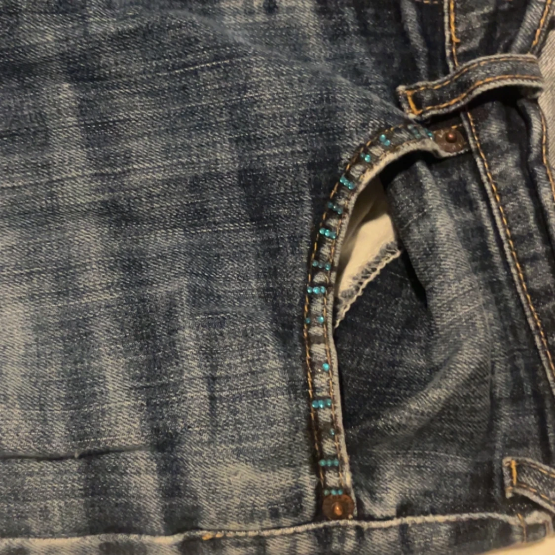 Blå jeans med detaljer - 91
