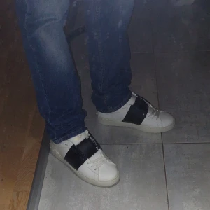 Valentino Open  - Snygga vita Valentino Opens