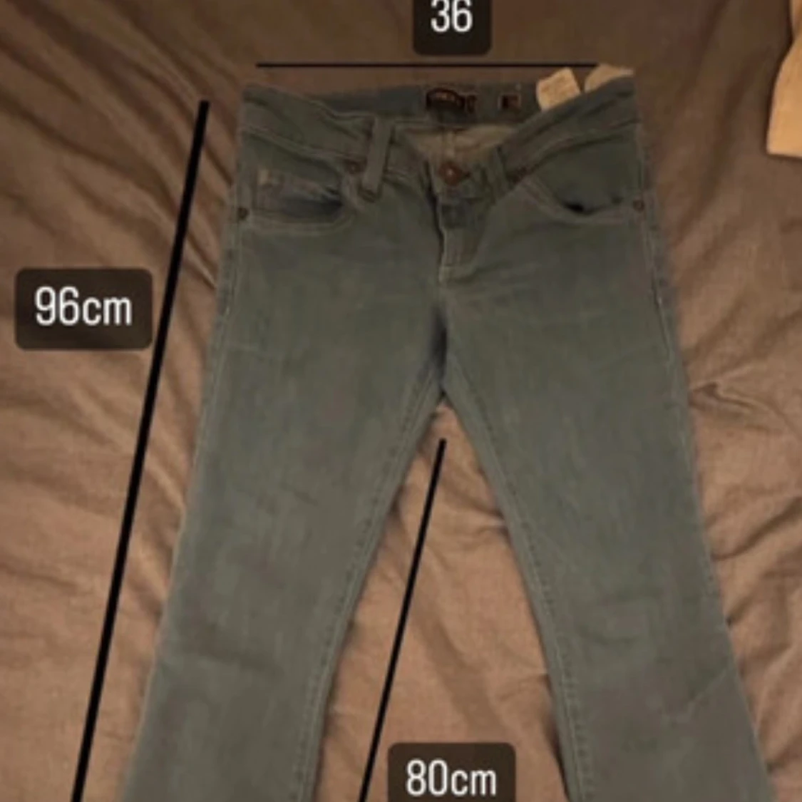 Blå jeans med bootcut - 90