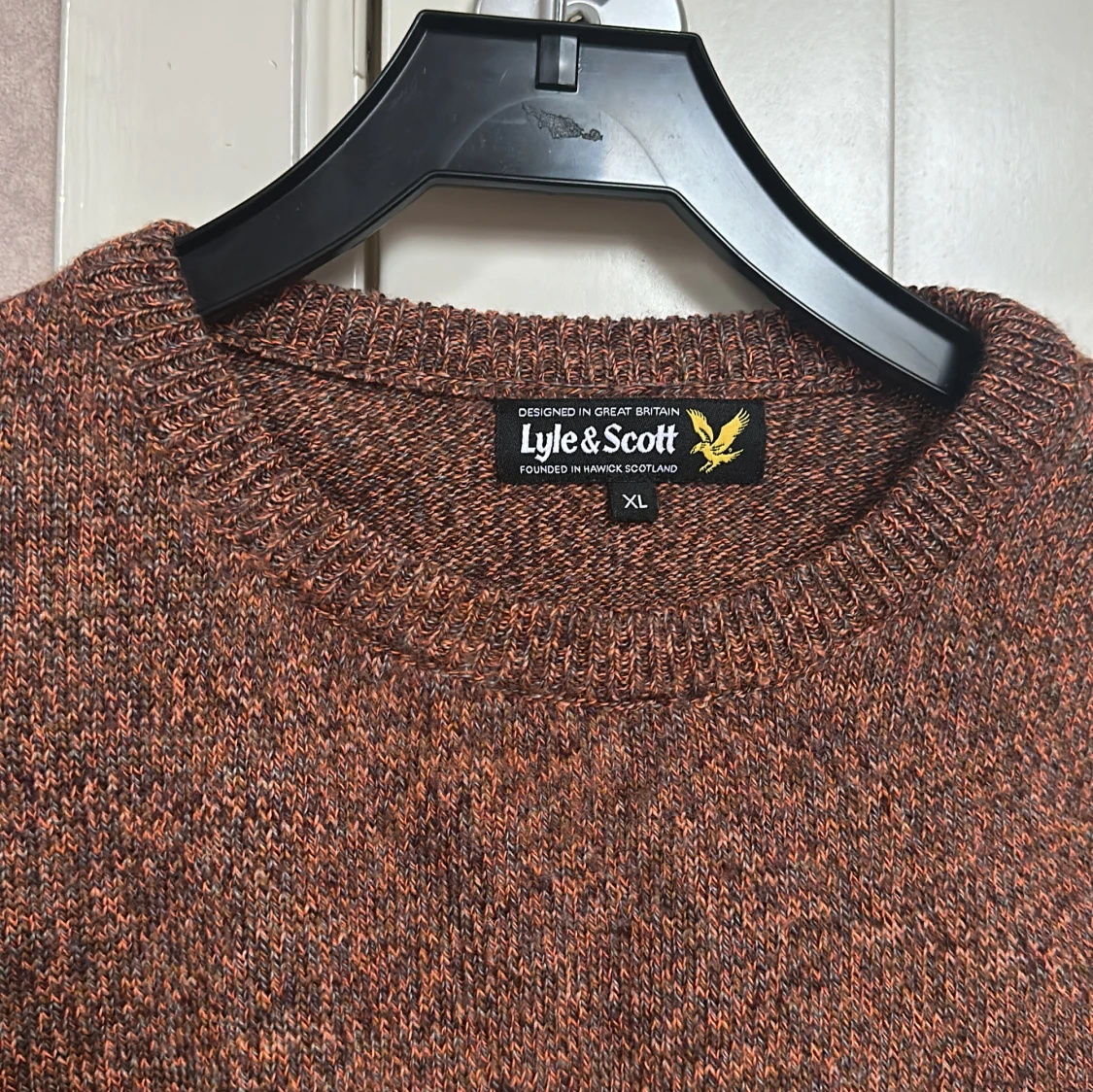 Brun stickad tröja från Lyle & Scott - 90