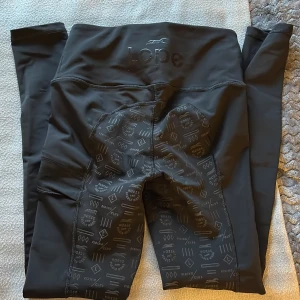 Svarta ridbyxor från Lope - Ett par svarta ridbyxor från Lope. Endast testade! Nypris runt 800kr. 