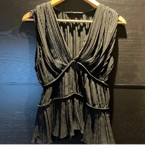 Svart ärmlös topp - Snygg svart ärmlös topp!