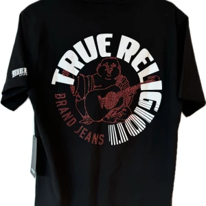 Snygg t-shirt från True Religion🖤 - Snygg svart t-shirt från True Religion. Sitter mer som en xs. Helt ny med tag. Har även en i medium och en i XL🖤