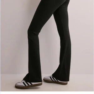 Svarta yoga pants - I strl XS men passar S bättre