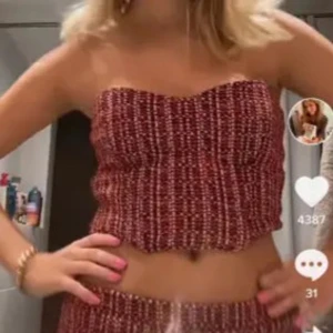 Röd tubtopp från Zara - Snygg röd tubtopp från Zara i Stolek S💗💗