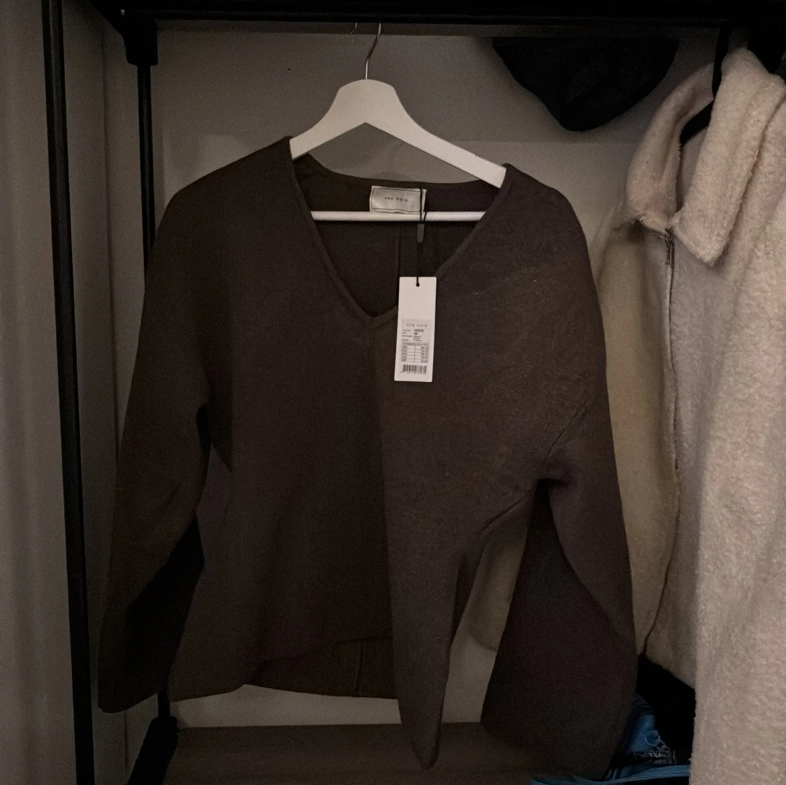 Brun stickad tröja från Neo Noir