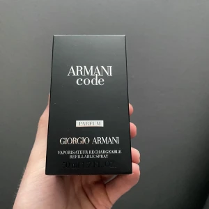 Armani Code Parfum 50 ml - Letar efter byten så kom gärna med förslag. Ny pris 1250 kr på kicks, ungefär 45 ml av 50 ml kvar 