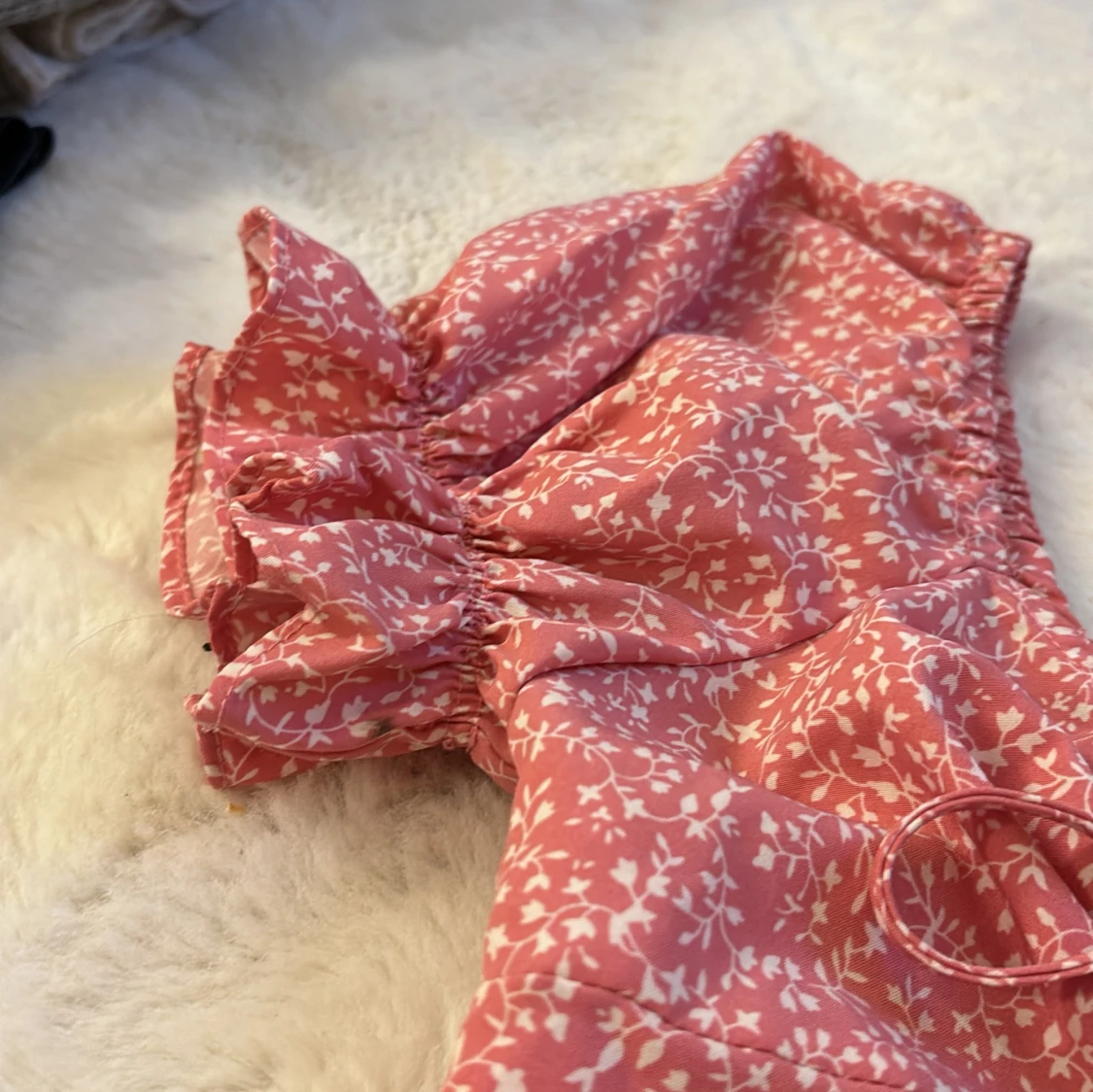 Rosa blommig topp med knytning - 91