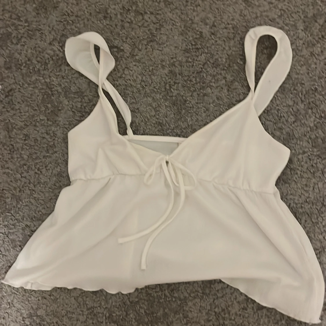 Vit ärmlös topp med knytband