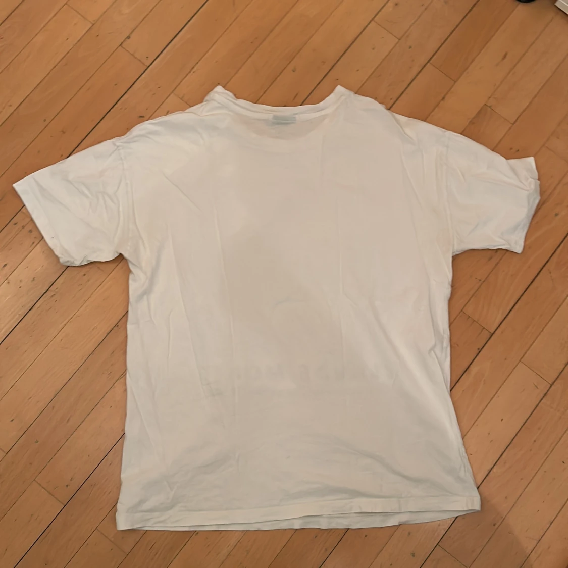 Vit t-shirt med Claude Monet-tryck från Pull&Bear - 90