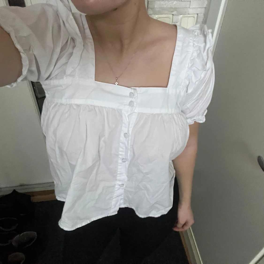 Vit blus med puffärmar - 90