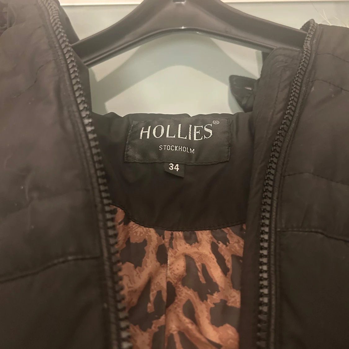 Svart dunjacka från Hollies - 92