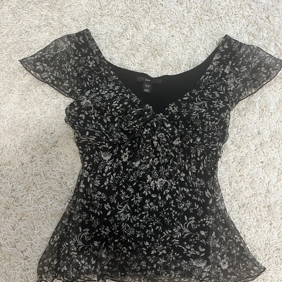 Svart blommig blus från H&M