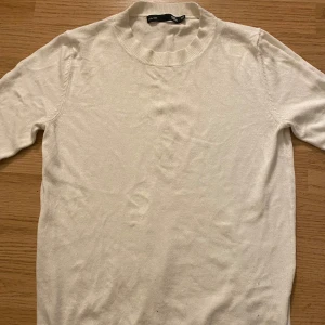 Finstickad tröja - Finstickad vit tröja från lager 157. Priset kan diskuteras💞