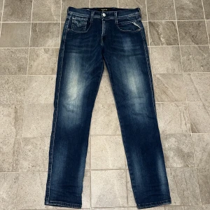 Replay Anbass  - Säljer dessa Replay Anbass Hyperflex i storlek W29/L30| Skick:10/10(De har testats men annars helt nya)| Kontakta vid frågor eller funderingar.