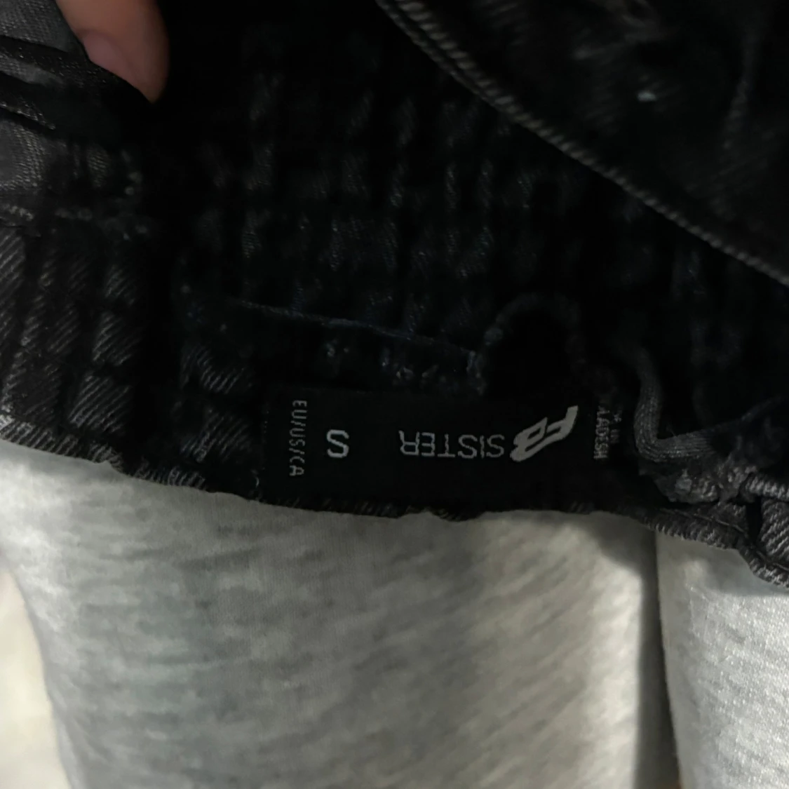 Svarta jeans topp med knappar från FB Sister/New Yorker  - 91