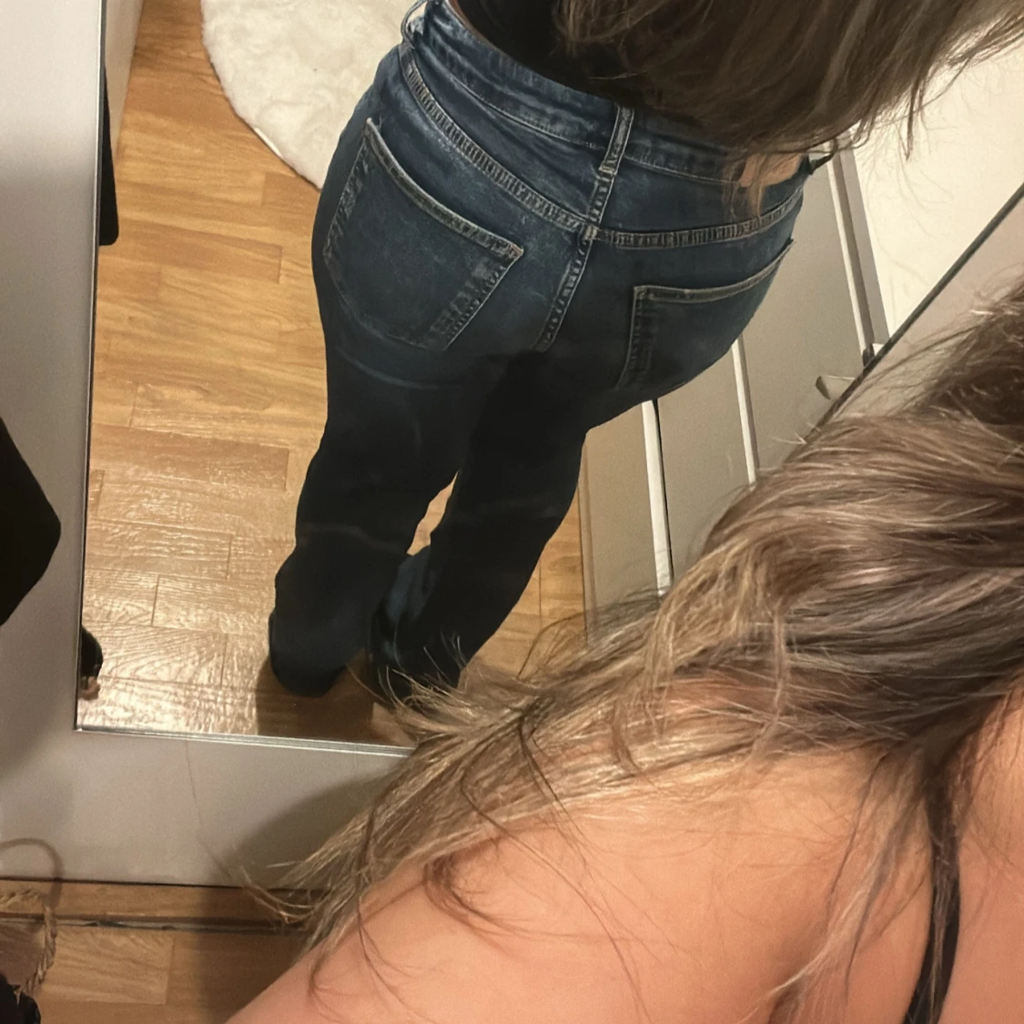 Blå bootcut jeans från ginatricot  - 90