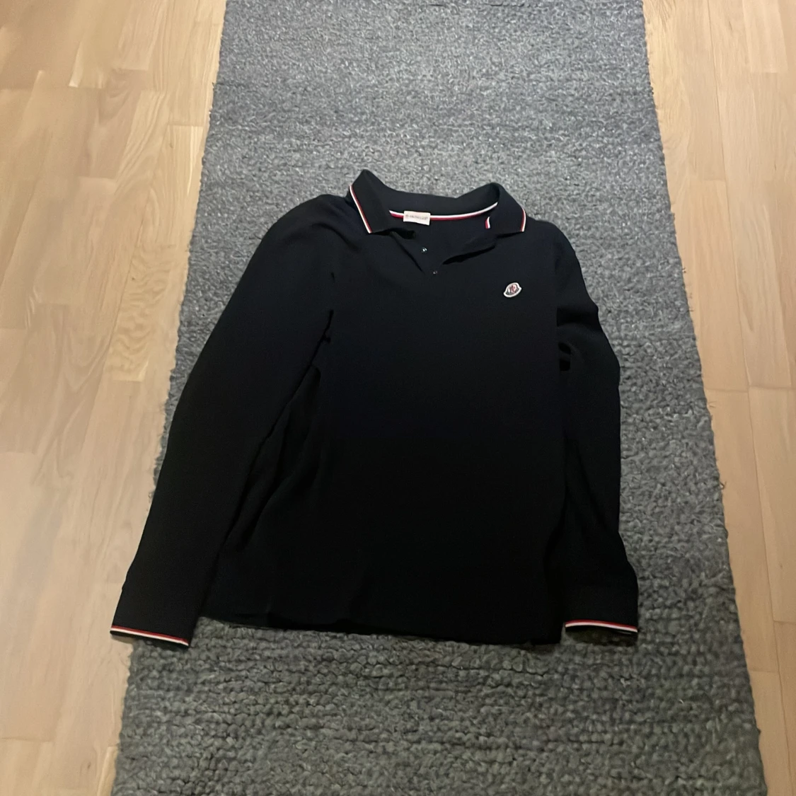 Mörkblå långärmad piké moncler 