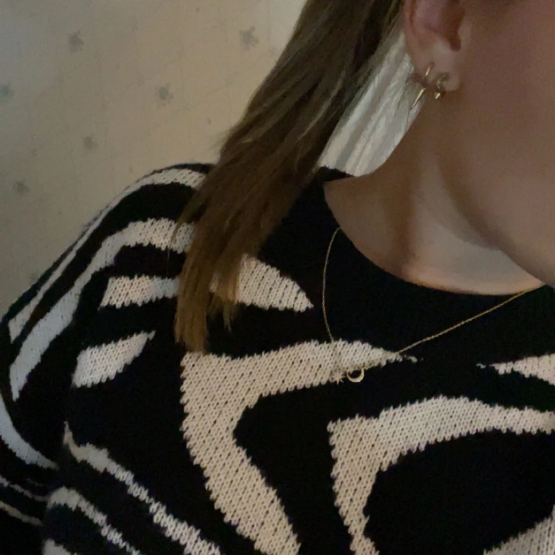 Svart och vit stickad tröja med zebramönster - 90