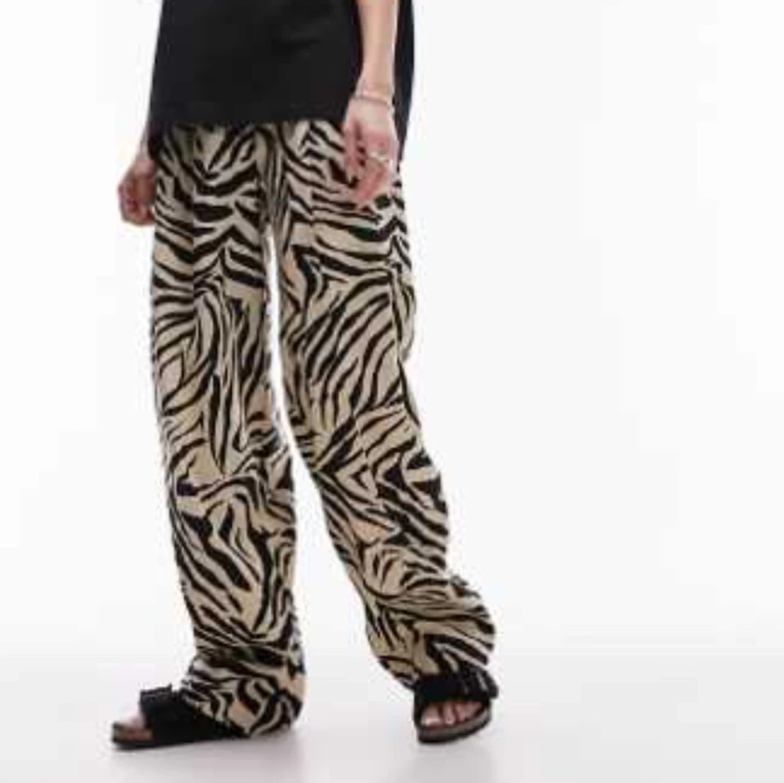 Zebramönstrade byxor