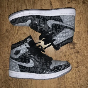 Nike Air Jordan 1 rebellionaire EU 38,5 - Väldigt fint skick, lite damm på sulan. Extremt limiterade till 8000 par världen över. OG box och extra laces medföljer. 