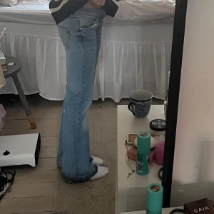 Low waist bootcut jeans  - Säljer ett var jätte fina low waist jeans, 
