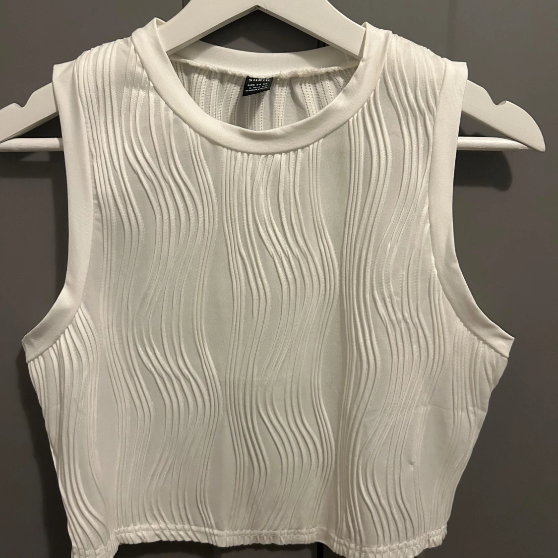 Vit ribbad topp 