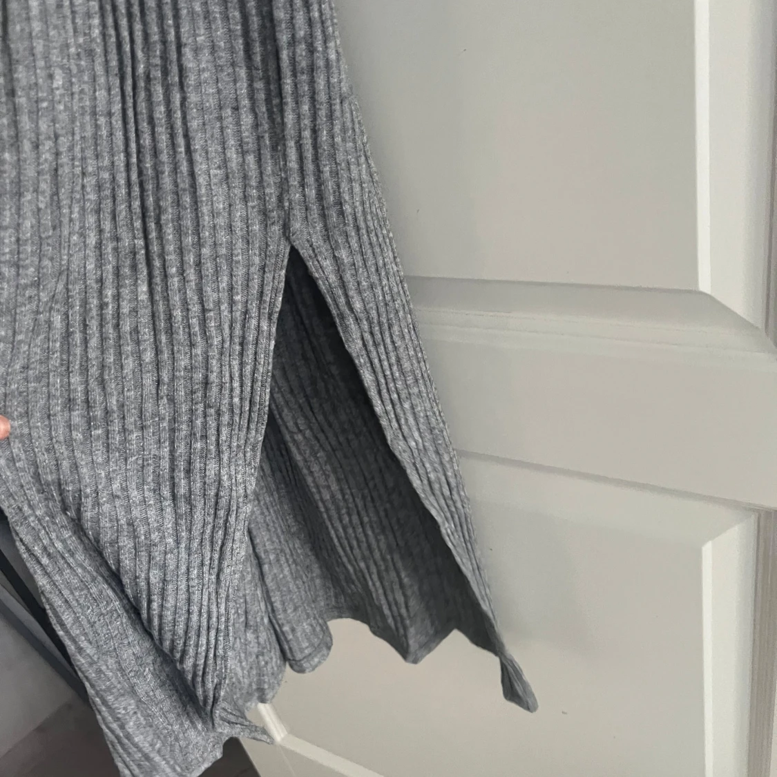 Grå ribbad klänning från Bik Bok - 91