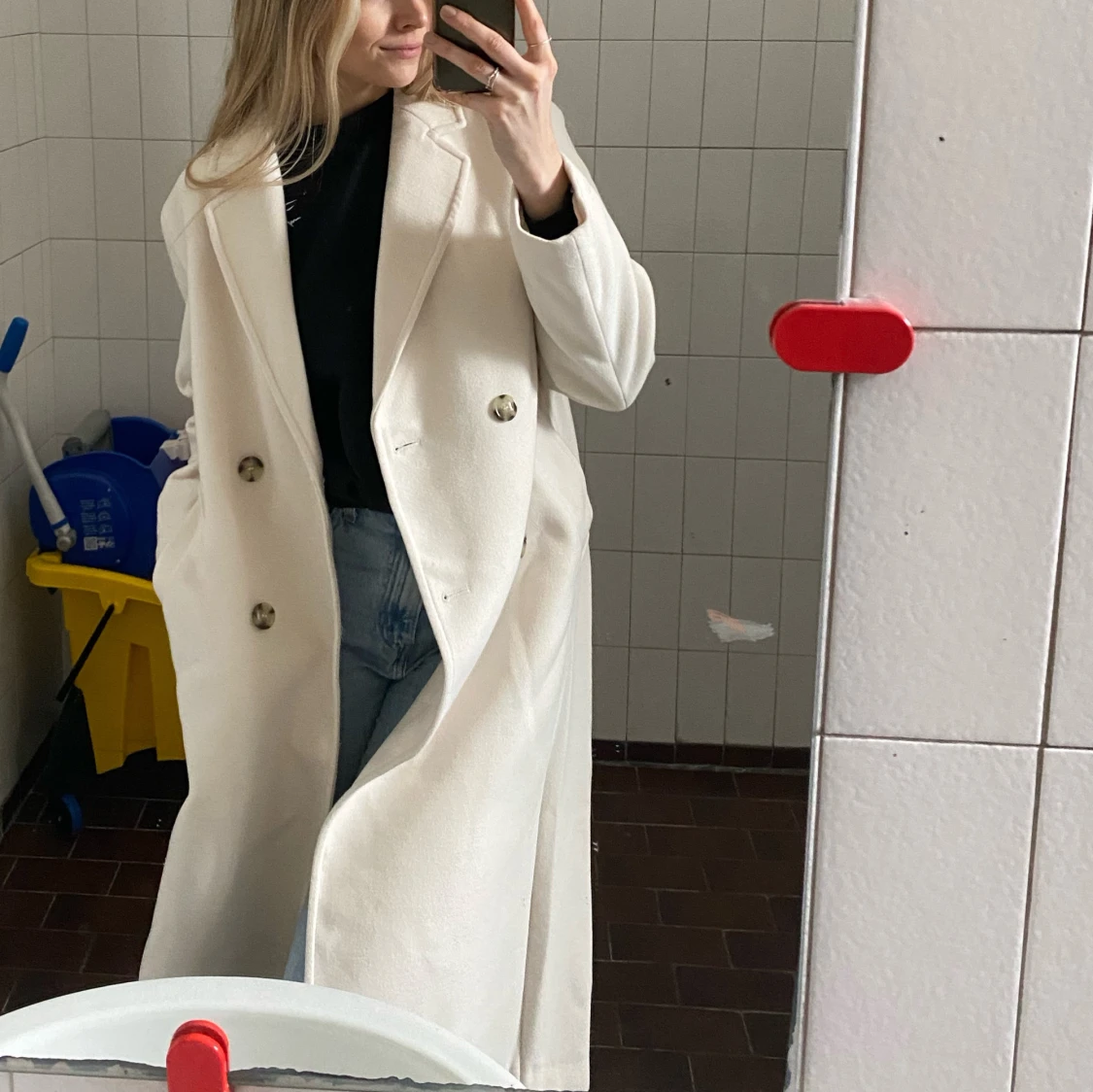 Crémevit lång kappa