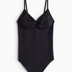 Body - Säljer denna skims-liknande bodyn, från hm, helt ny, storlek XS 🤍